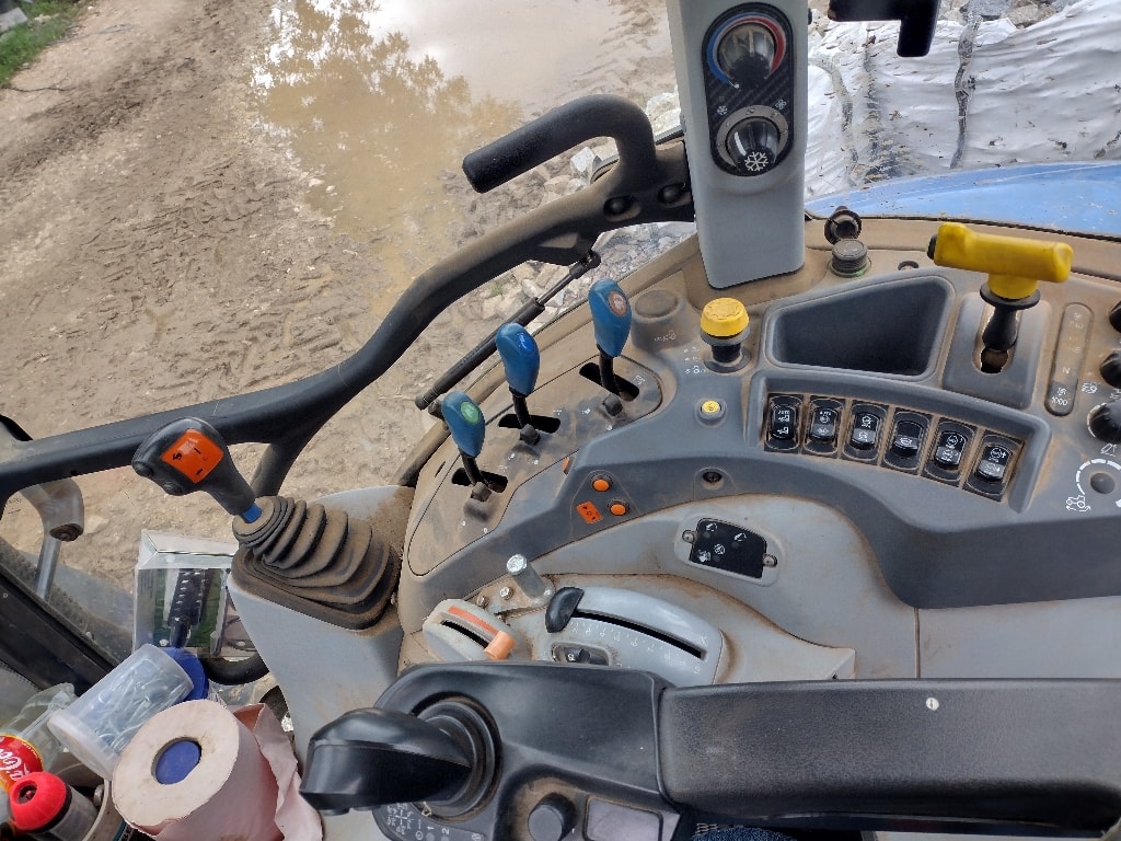 Tracteur chargeur NEW HOLLAND T 5.110 - photo slide 18