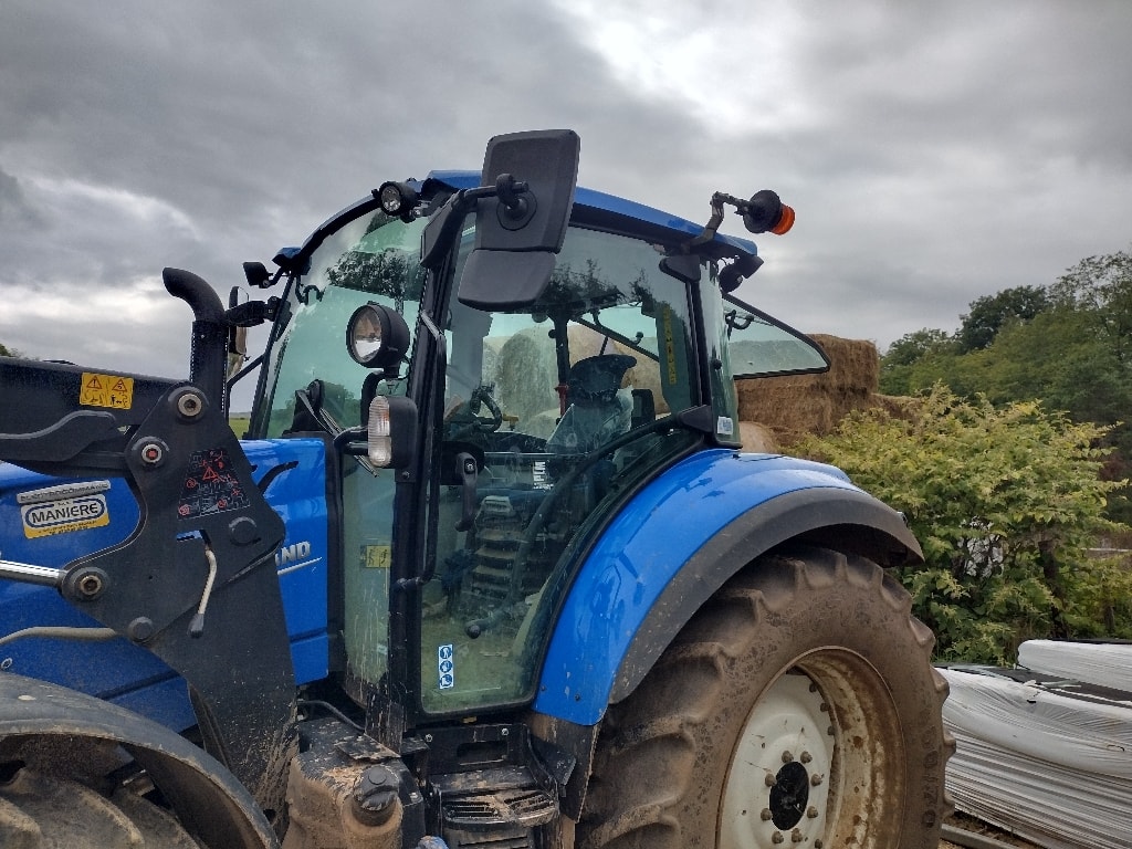Tracteur chargeur NEW HOLLAND T 5.110 - photo slide 21