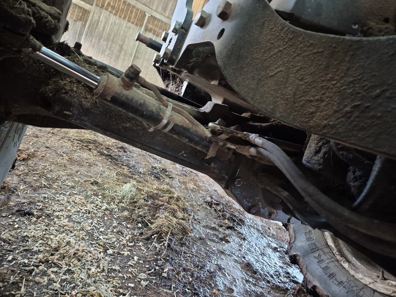 Tracteur NEW HOLLAND TL80A - photo slide 16