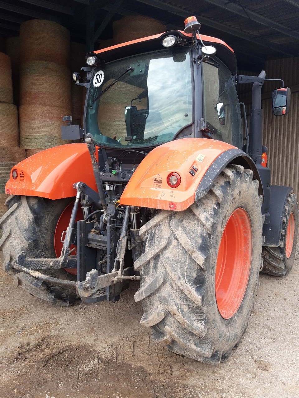 Tracteur chargeur KUBOTA M7-133 - photo slide 2