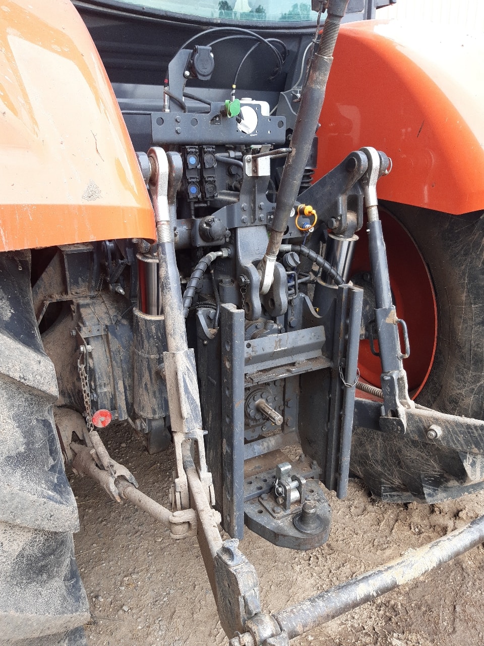 Tracteur chargeur KUBOTA M7-133 - photo slide 5