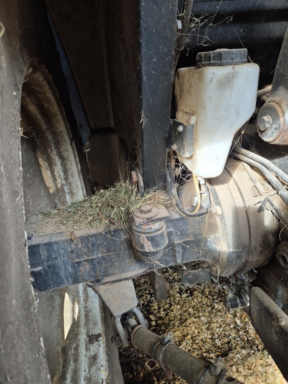 Tracteur NEW HOLLAND TL80A - photo slide 15