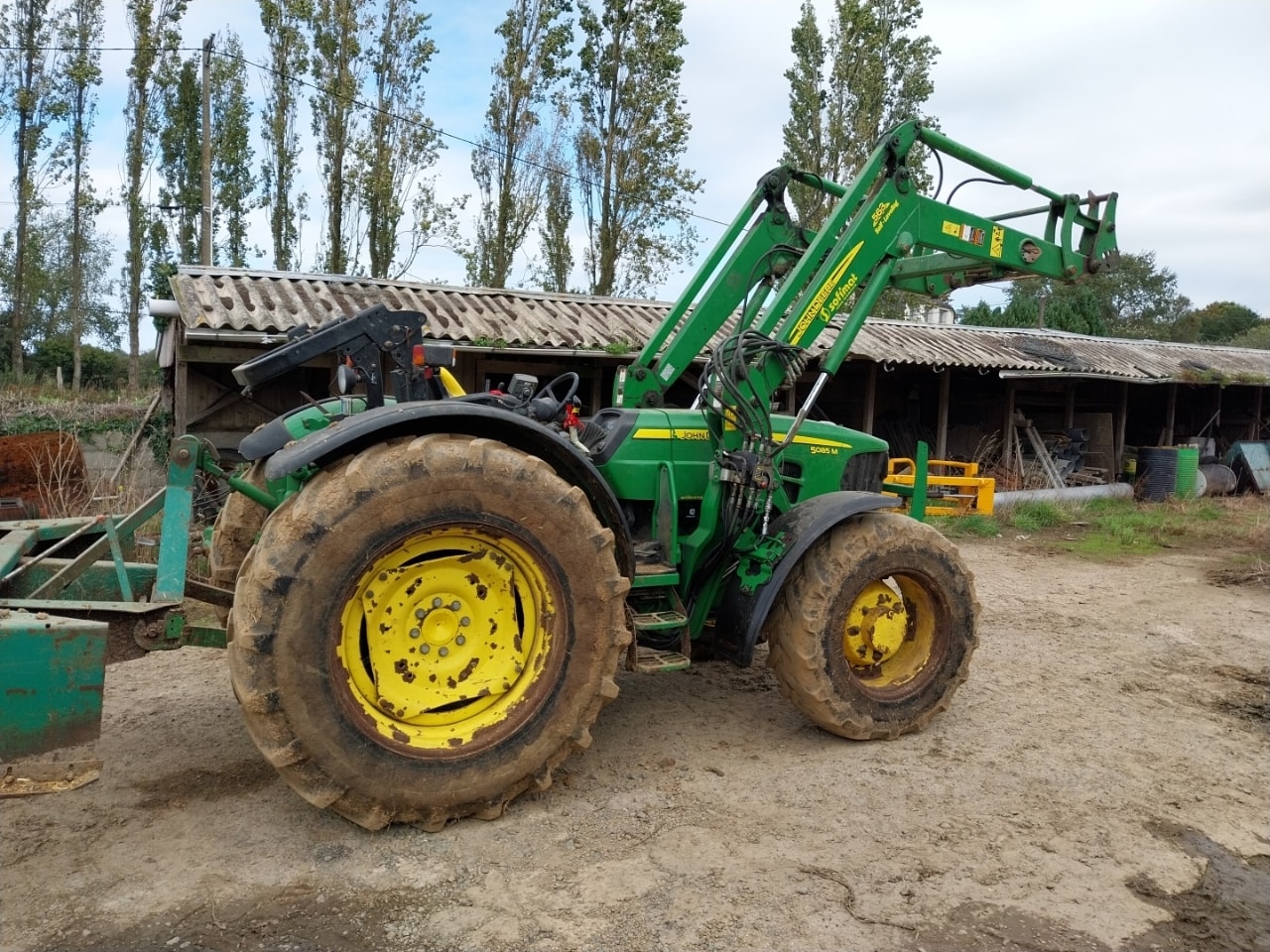 Tracteur chargeur JOHN DEERE 5085M - photo slide 5
