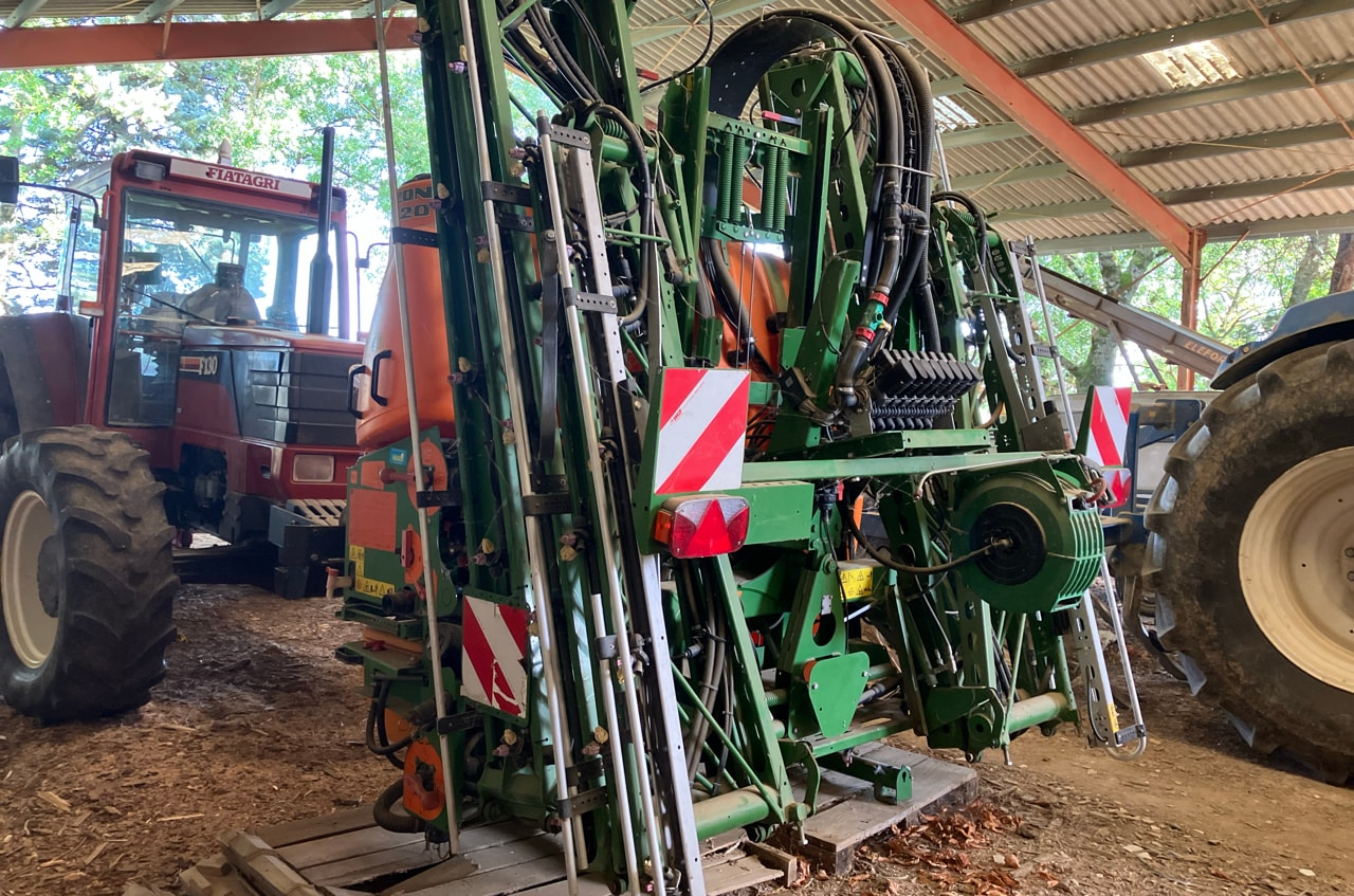 Pulverisateur AMAZONE UF1201 - photo slide 1