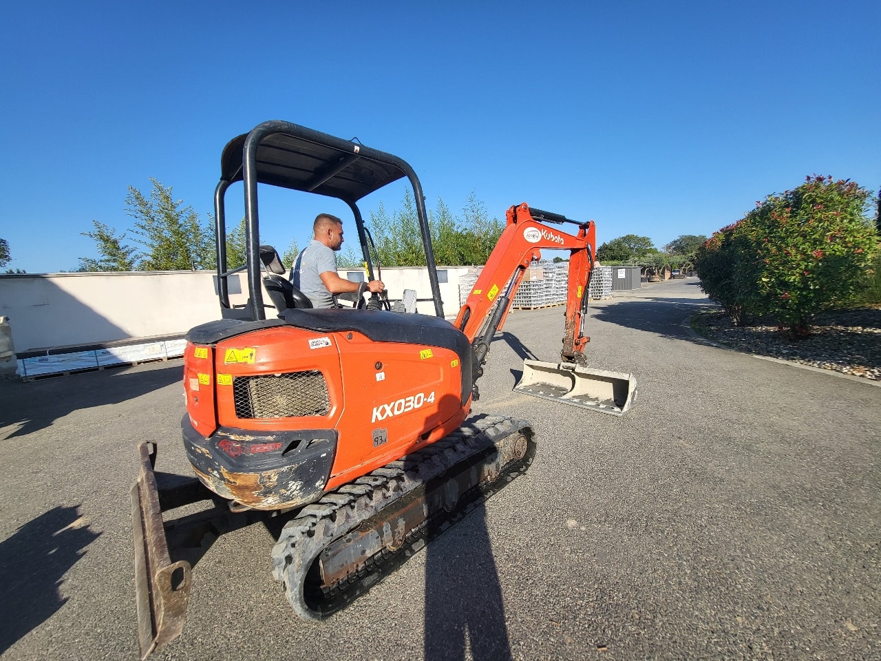 Mini pelle (0-6T) KUBOTA Kx030-4 - photo slide 4