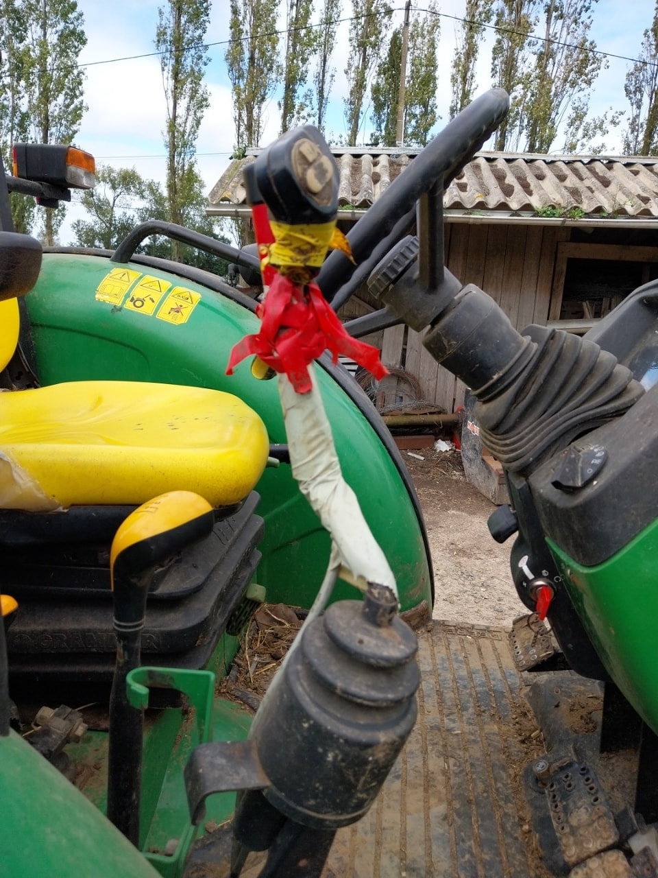 Tracteur chargeur JOHN DEERE 5085M - photo slide 11