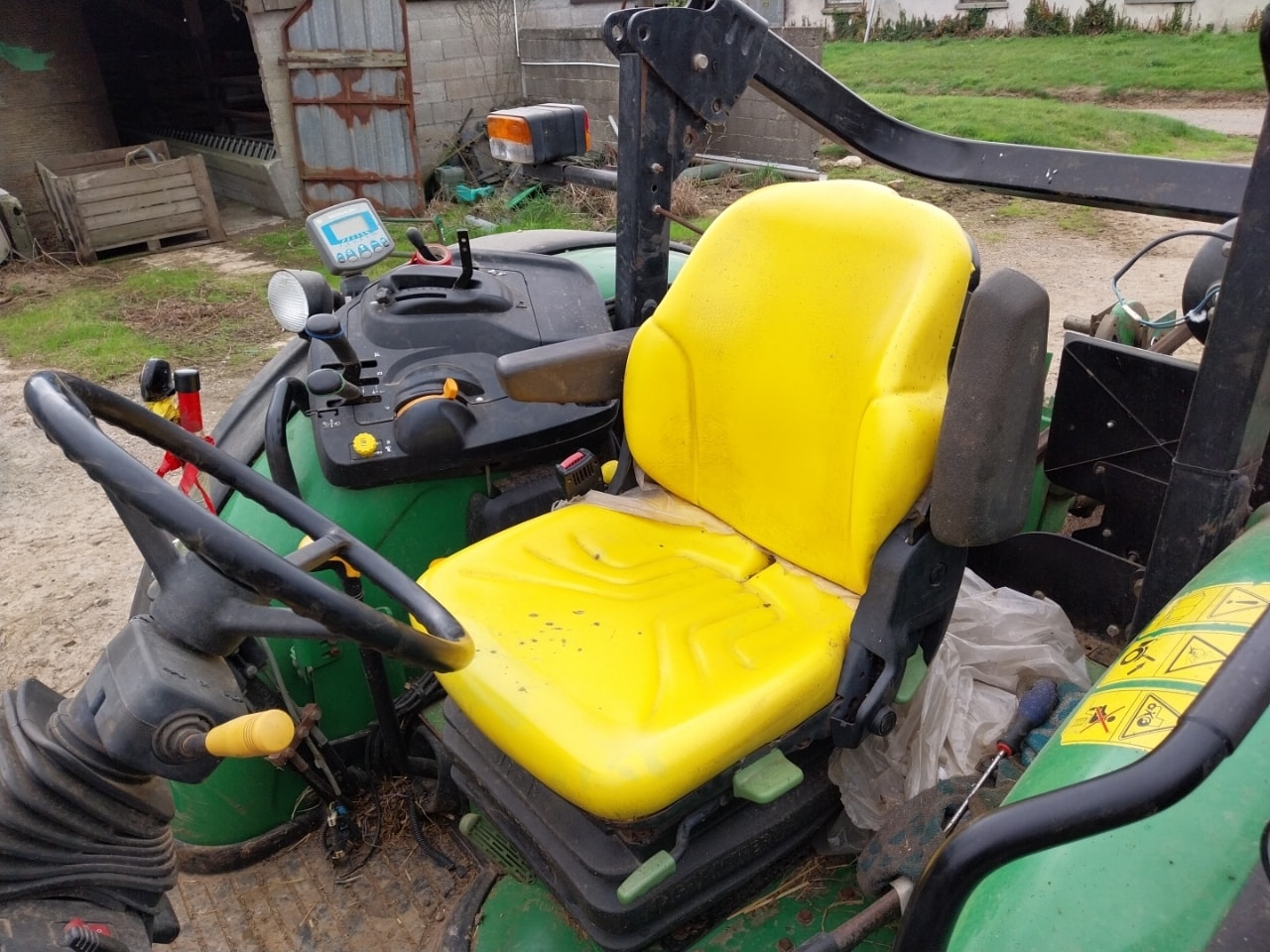 Tracteur chargeur JOHN DEERE 5085M - photo slide 4