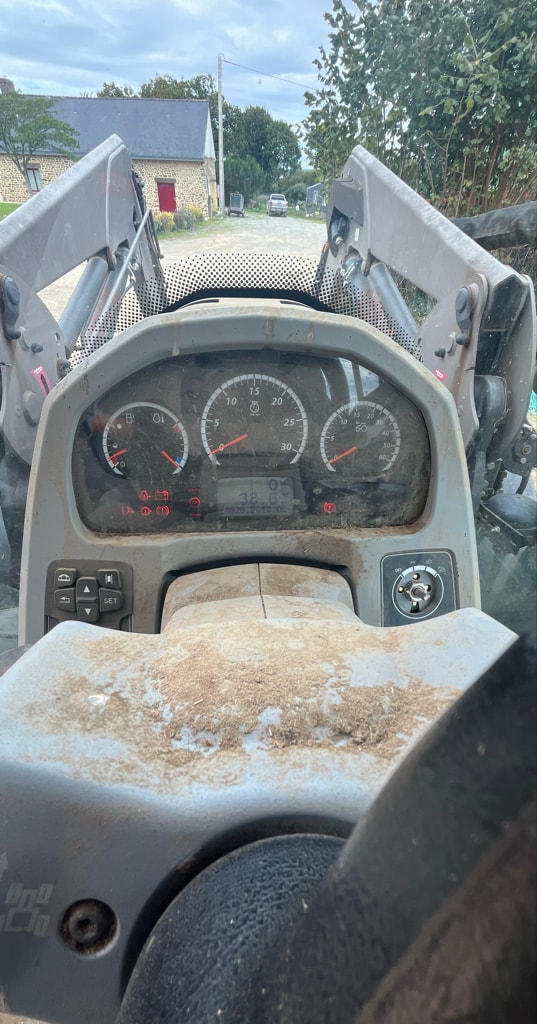 Tracteur chargeur VALTRA N114 - photo slide 14