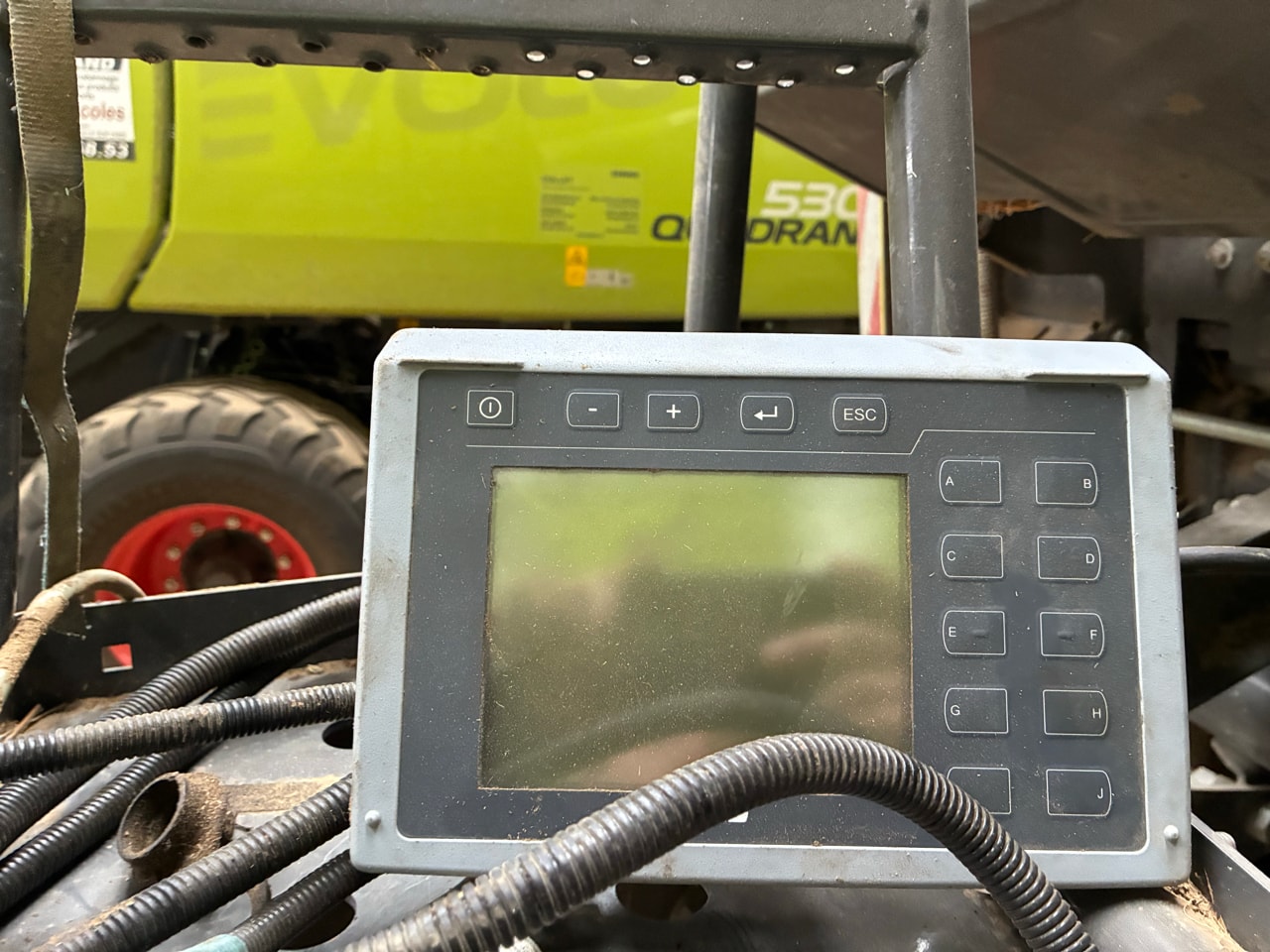 Presse balles rondes CLAAS 480RF - photo slide 7