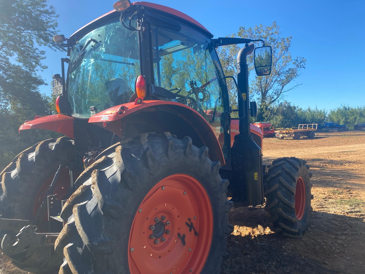 Tracteur KUBOTA M135GX-IV - photo slide 4