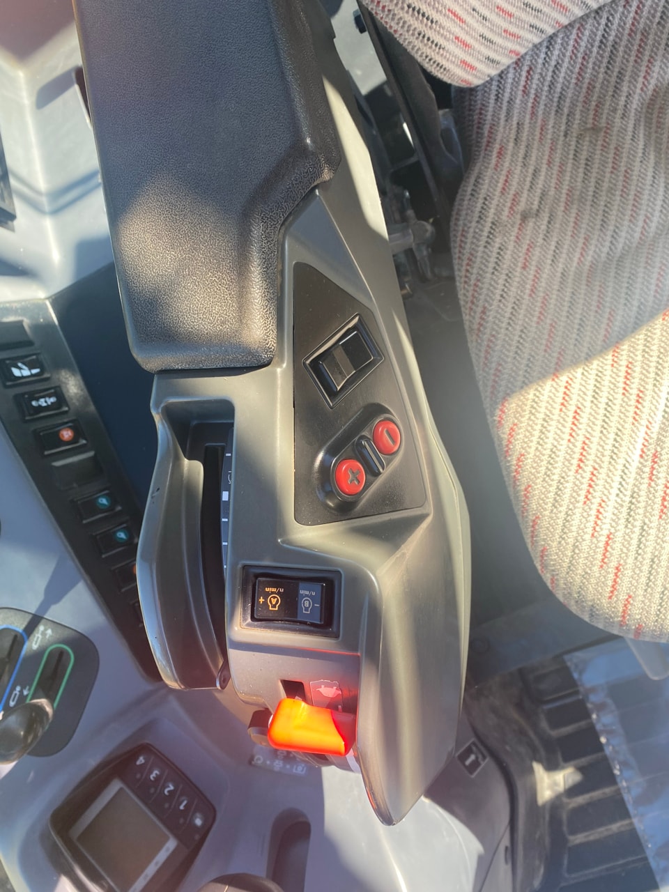 Tracteur KUBOTA M135GX-IV - photo slide 14
