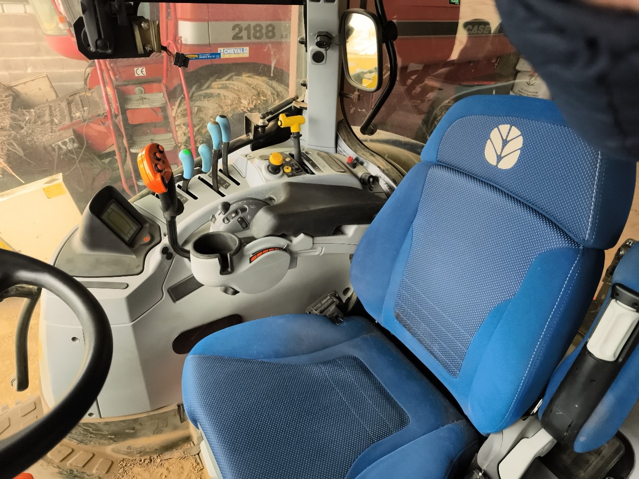 Tracteur NEW HOLLAND T7.245 PC CLASSIC - photo slide 6