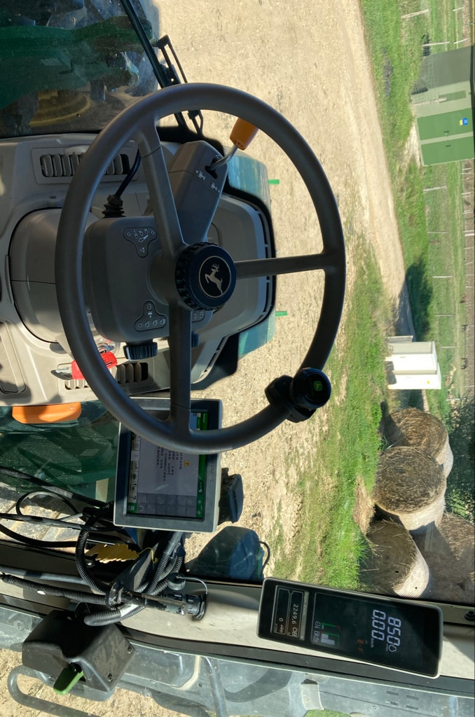Tracteur chargeur JOHN DEERE 6110M - photo slide 20
