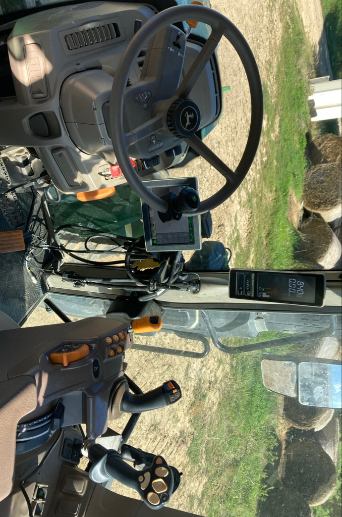 Tracteur chargeur JOHN DEERE 6110M - photo slide 19
