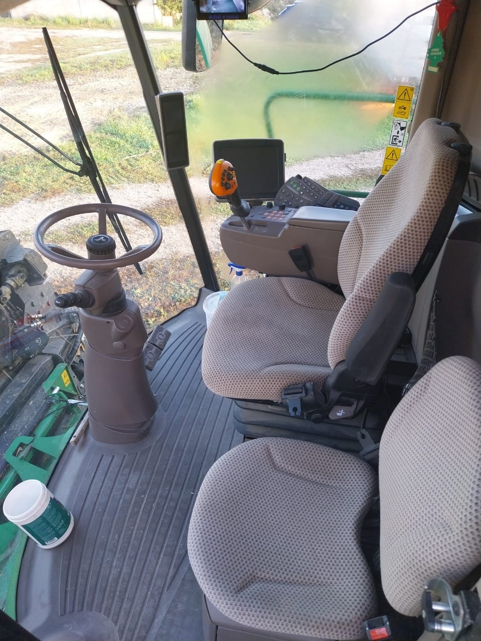 Moissonneuse JOHN DEERE T 550 I - photo slide 5