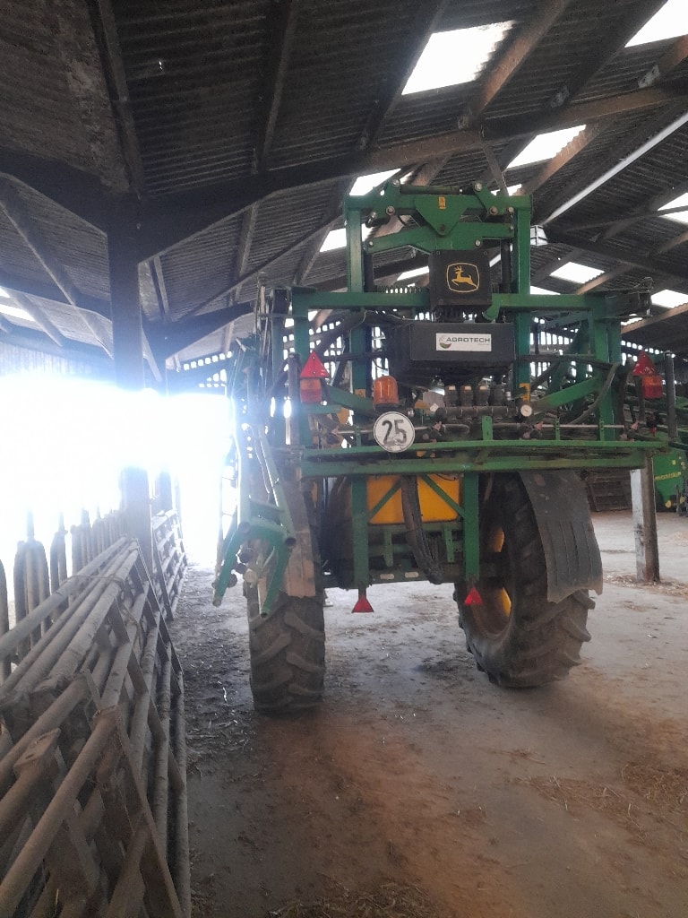 Pulverisateur JOHN DEERE 732 - photo slide 4