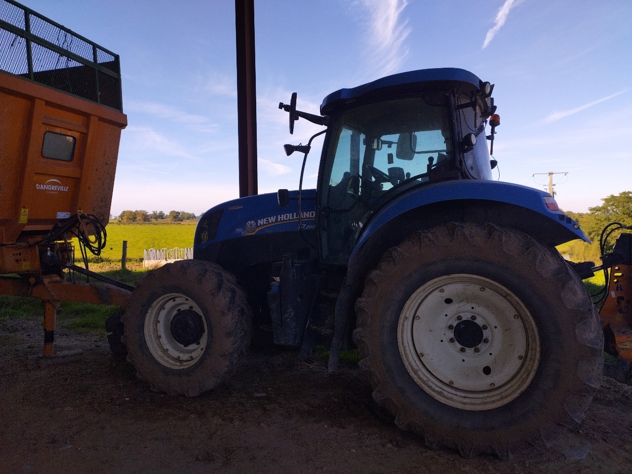 Tracteur NEW HOLLAND T7.200 - photo slide 7