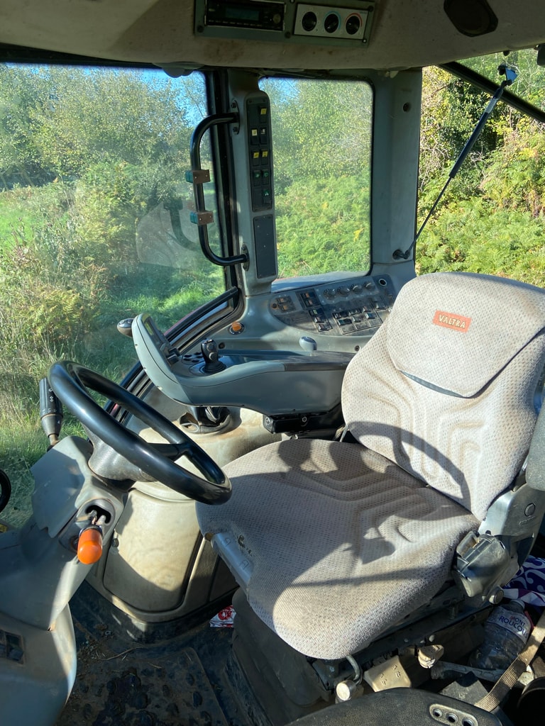 Tracteur chargeur VALTRA N111 - photo slide 13