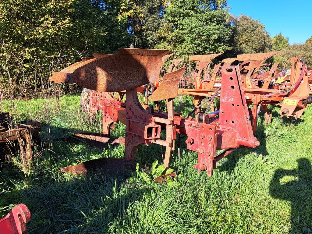 Charrue CASE IH 135 - photo slide 2