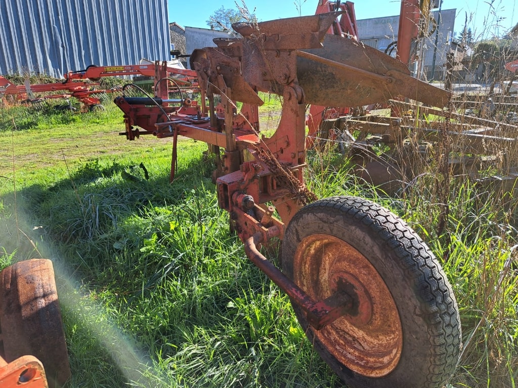 Charrue CASE IH 135 - photo slide 3