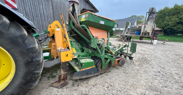 Combine de Semis AMAZONE KG 3001 spécial 300 ch - photo slide 4