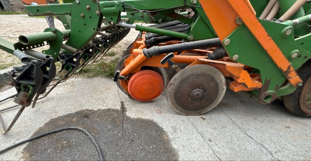 Combine de Semis AMAZONE KG 3001 spécial 300 ch - photo slide 8