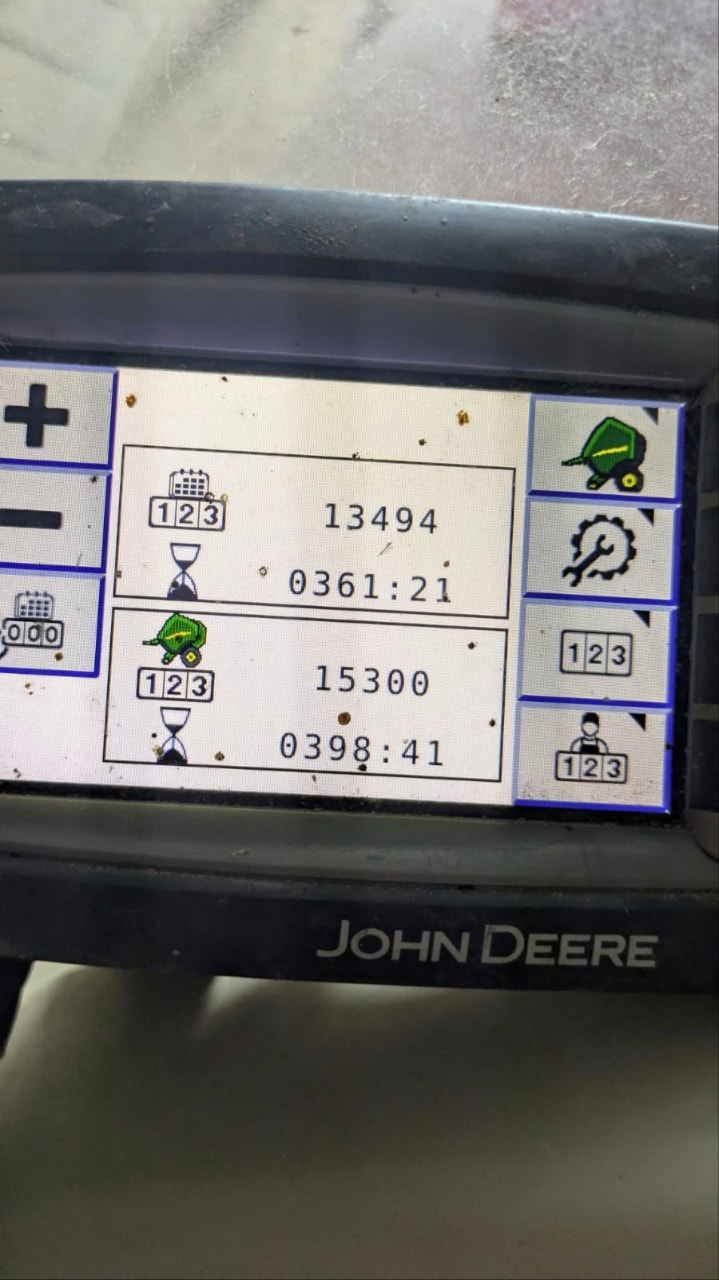 Presse balles rondes JOHN DEERE V461R - photo slide 2