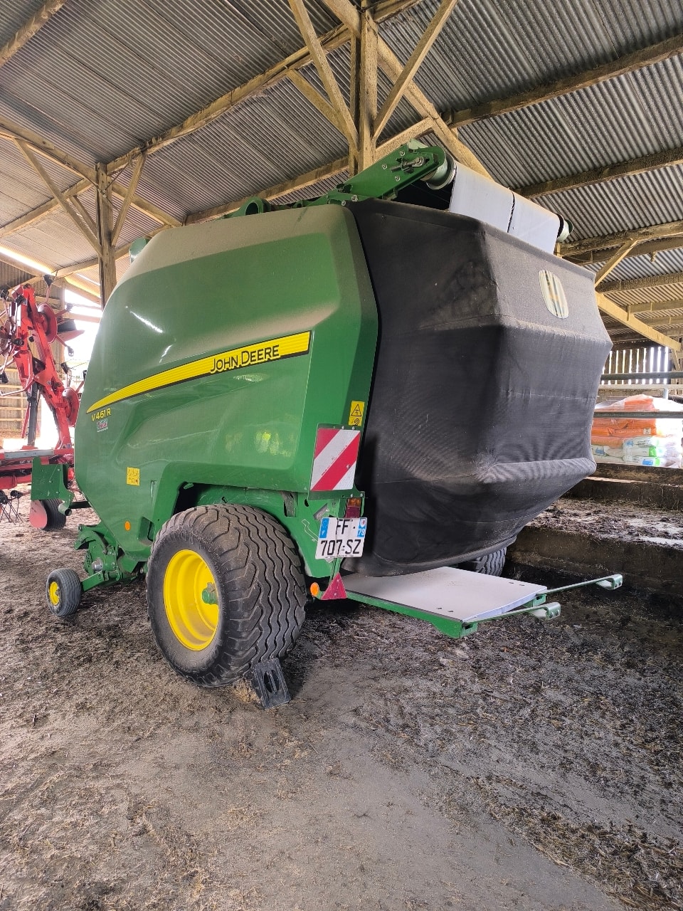 Presse balles rondes JOHN DEERE V461R - photo slide 5