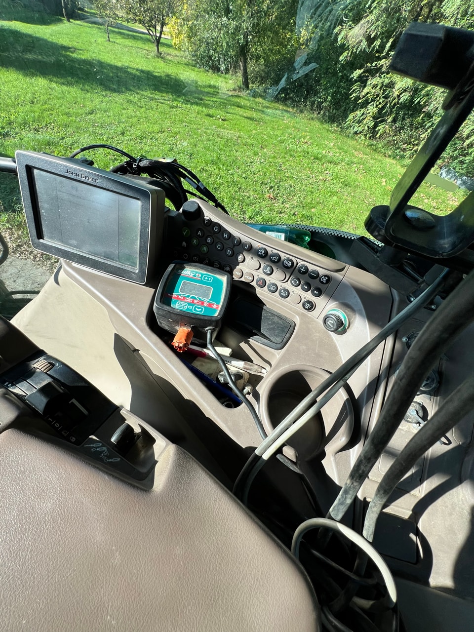 Tracteur JOHN DEERE 6140R - photo slide 3