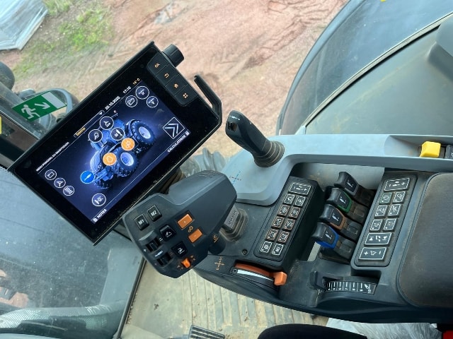 Tracteur VALTRA S354 - photo slide 2