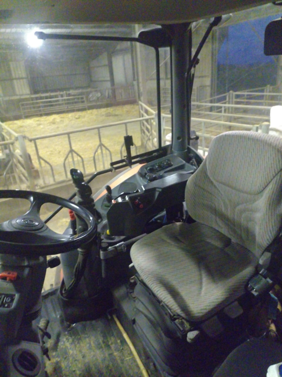 Tracteur chargeur KUBOTA M125 GXS-III - photo slide 5