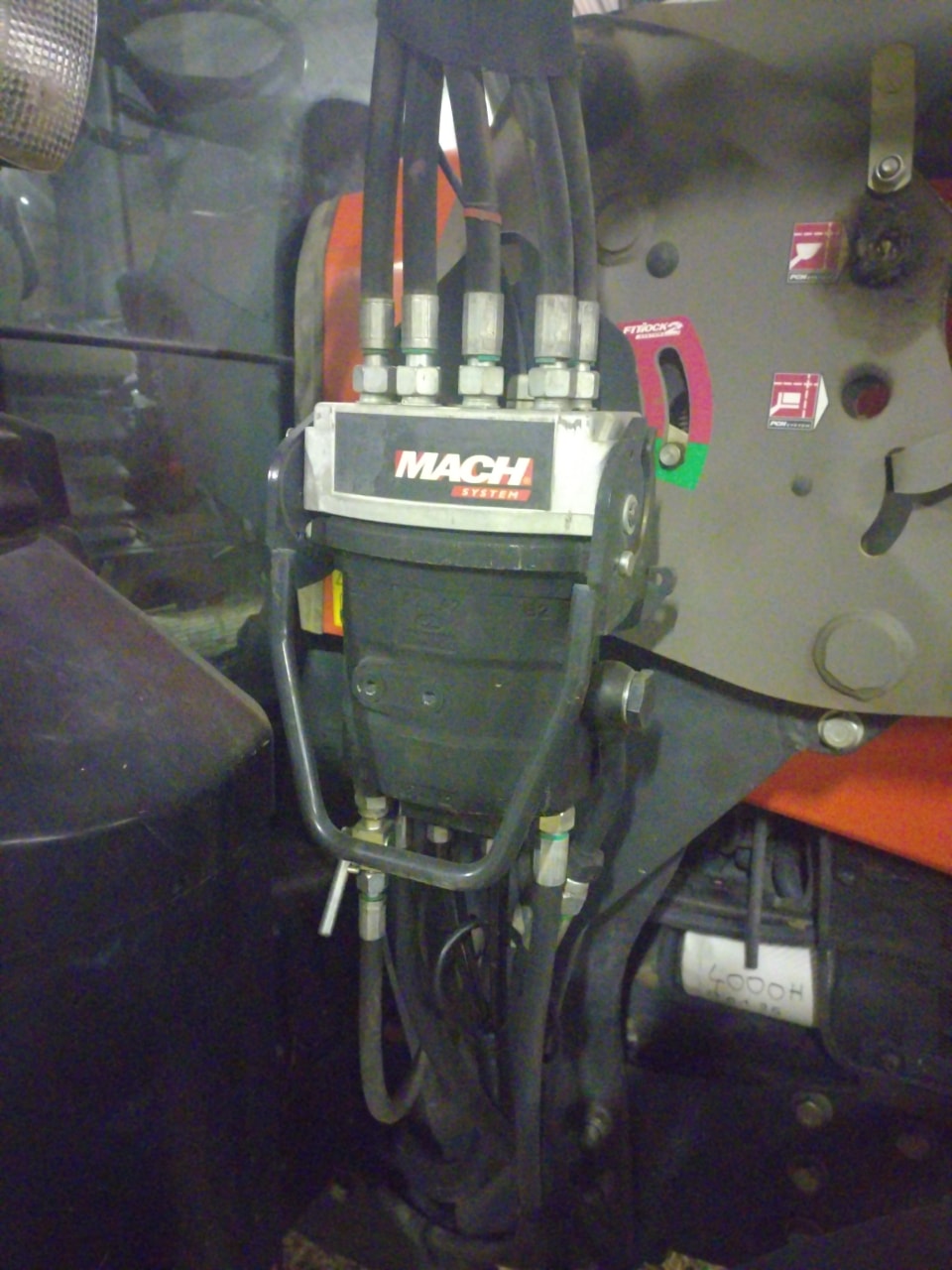 Tracteur chargeur KUBOTA M125 GXS-III - photo slide 18