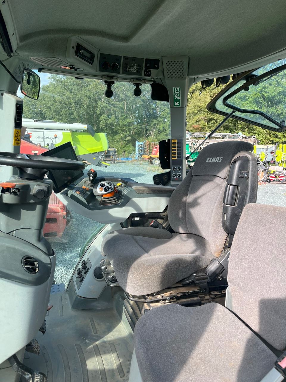 Tracteur CLAAS Axion 810 Cebis - photo slide 8