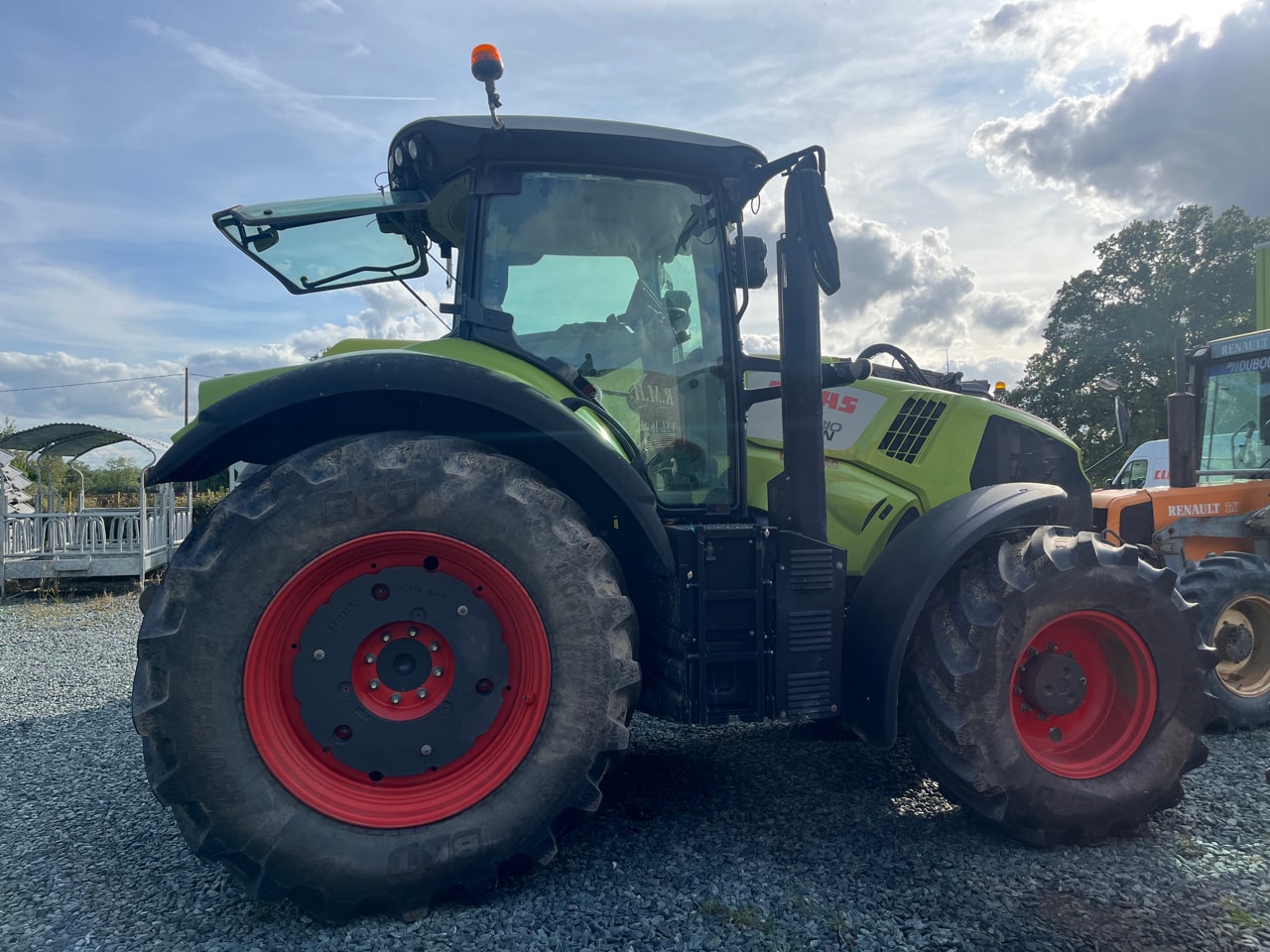 Tracteur CLAAS Axion 810 Cebis - photo slide 2