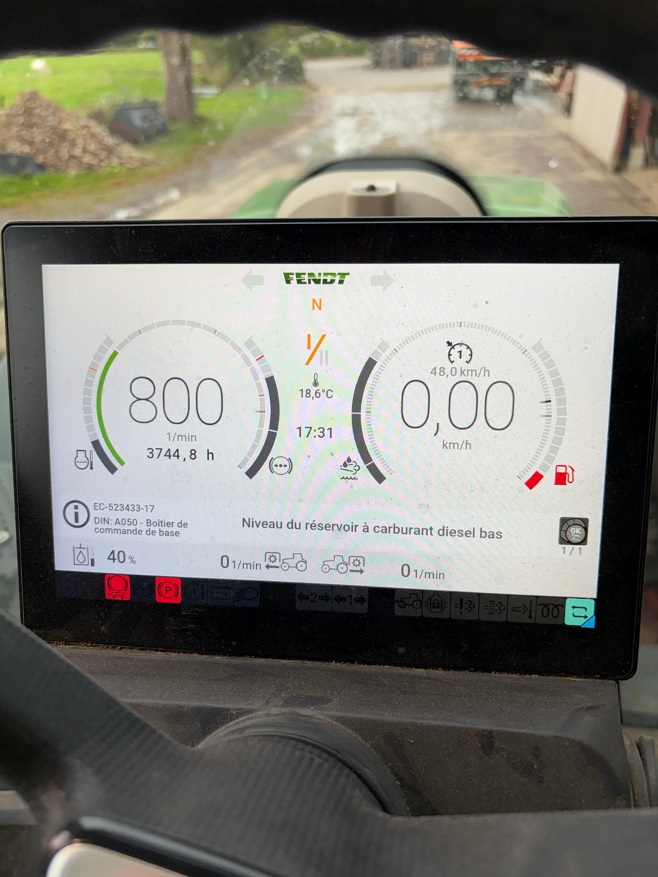Tracteur FENDT 720 VARIO PROFI + - photo slide 11