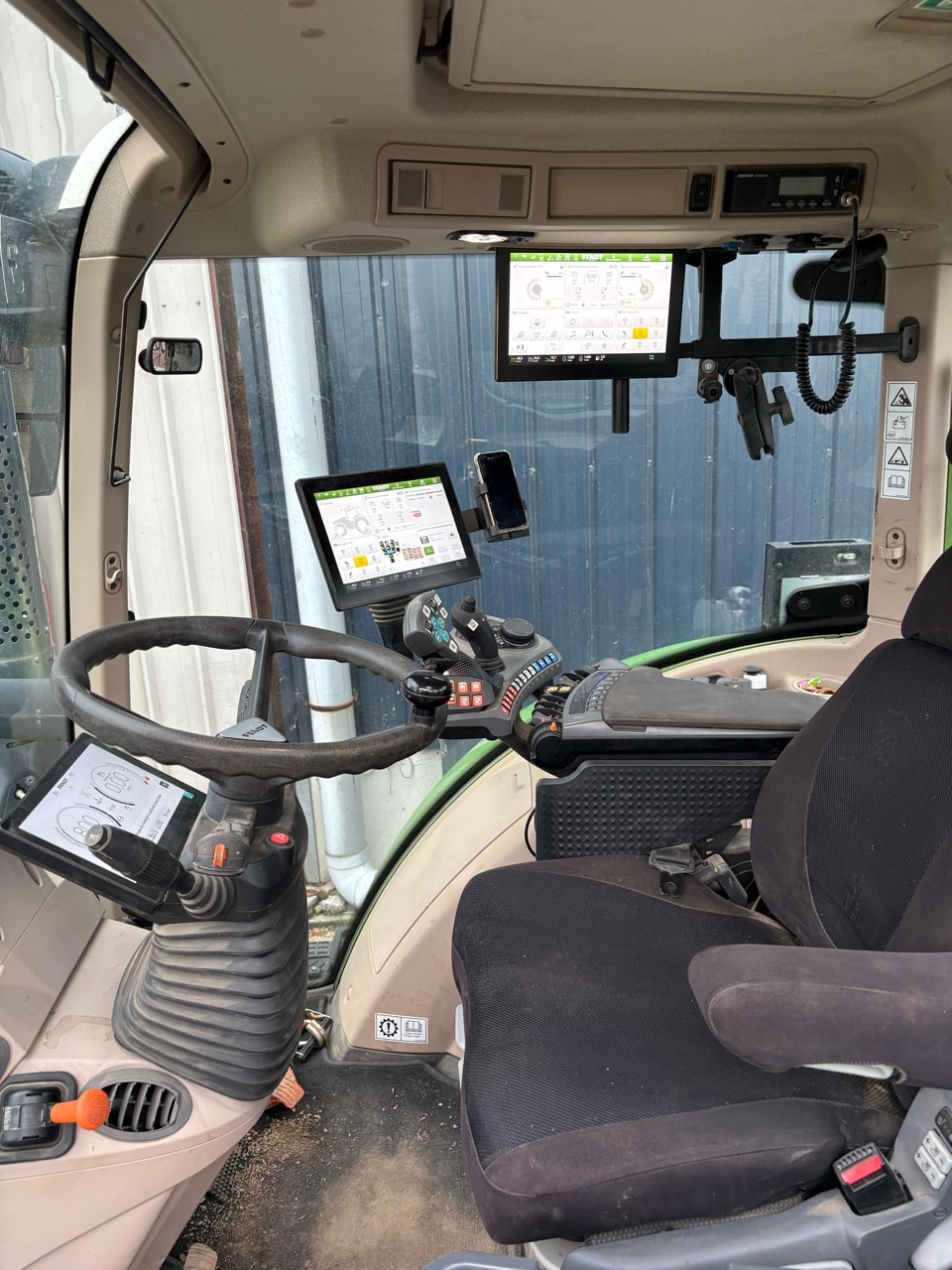 Tracteur FENDT 720 VARIO PROFI + - photo slide 12