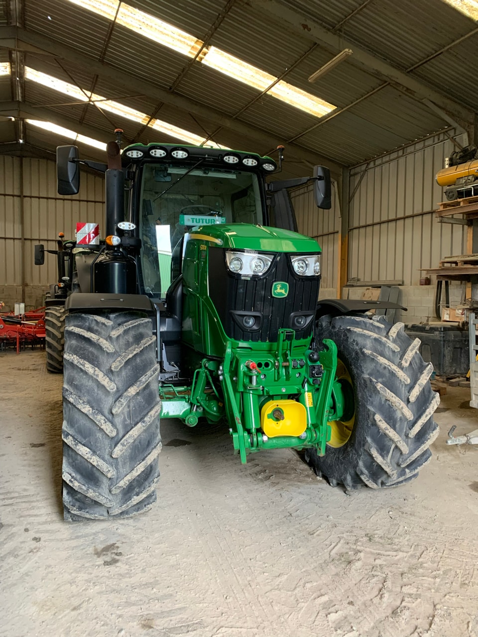 Tracteur JOHN DEERE 6250R - photo slide 13