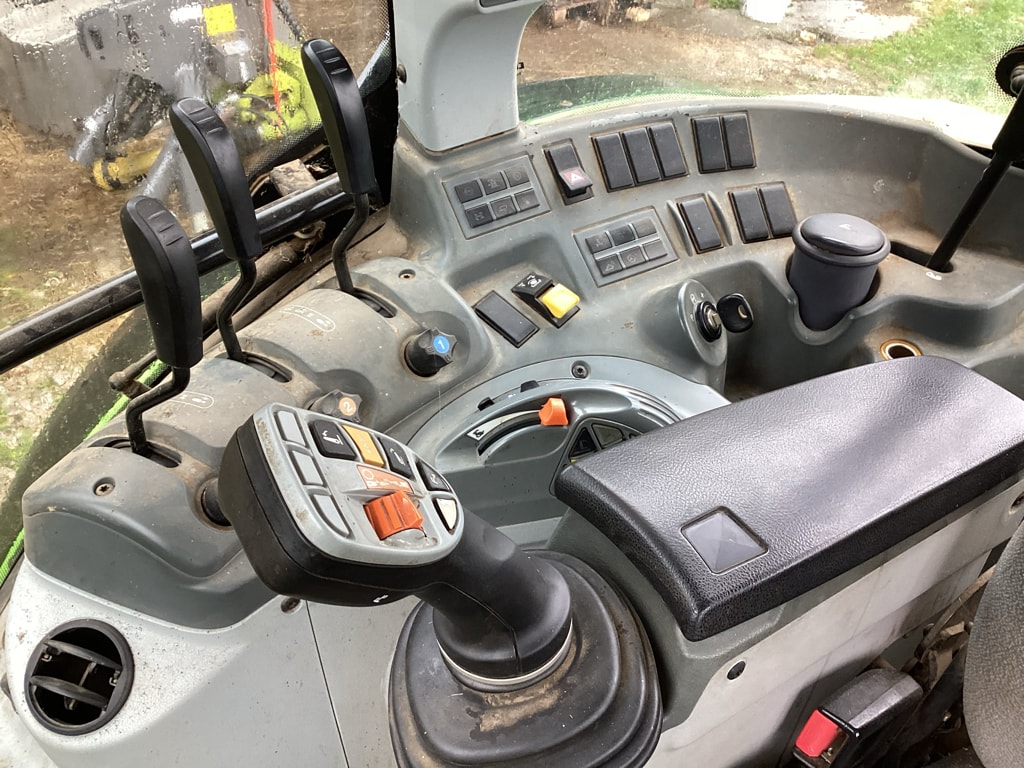 Tracteur chargeur CLAAS ARION 410 - photo slide 14