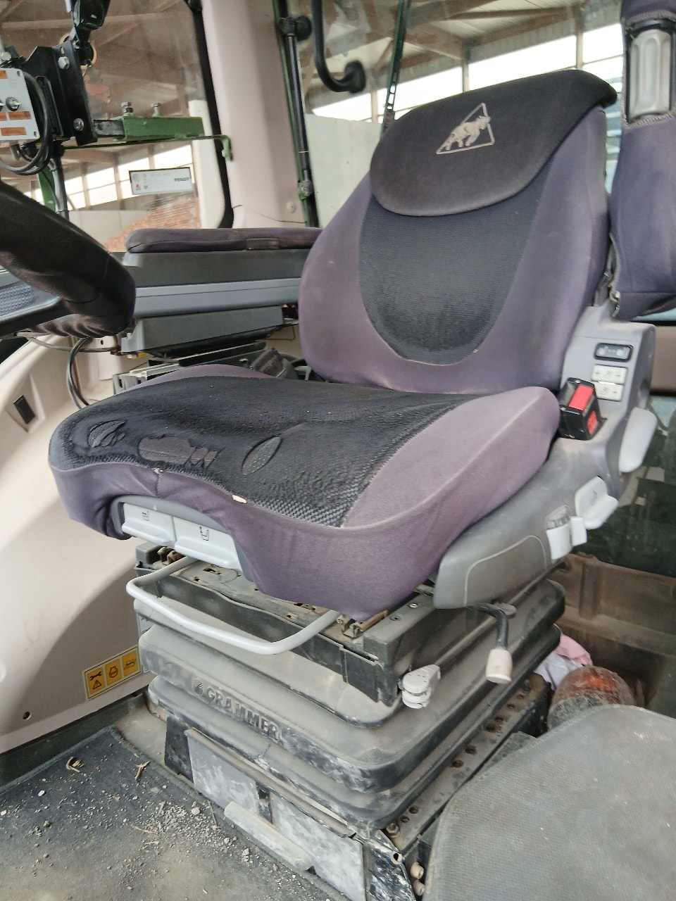 Tracteur FENDT 826 VARIO - photo slide 10