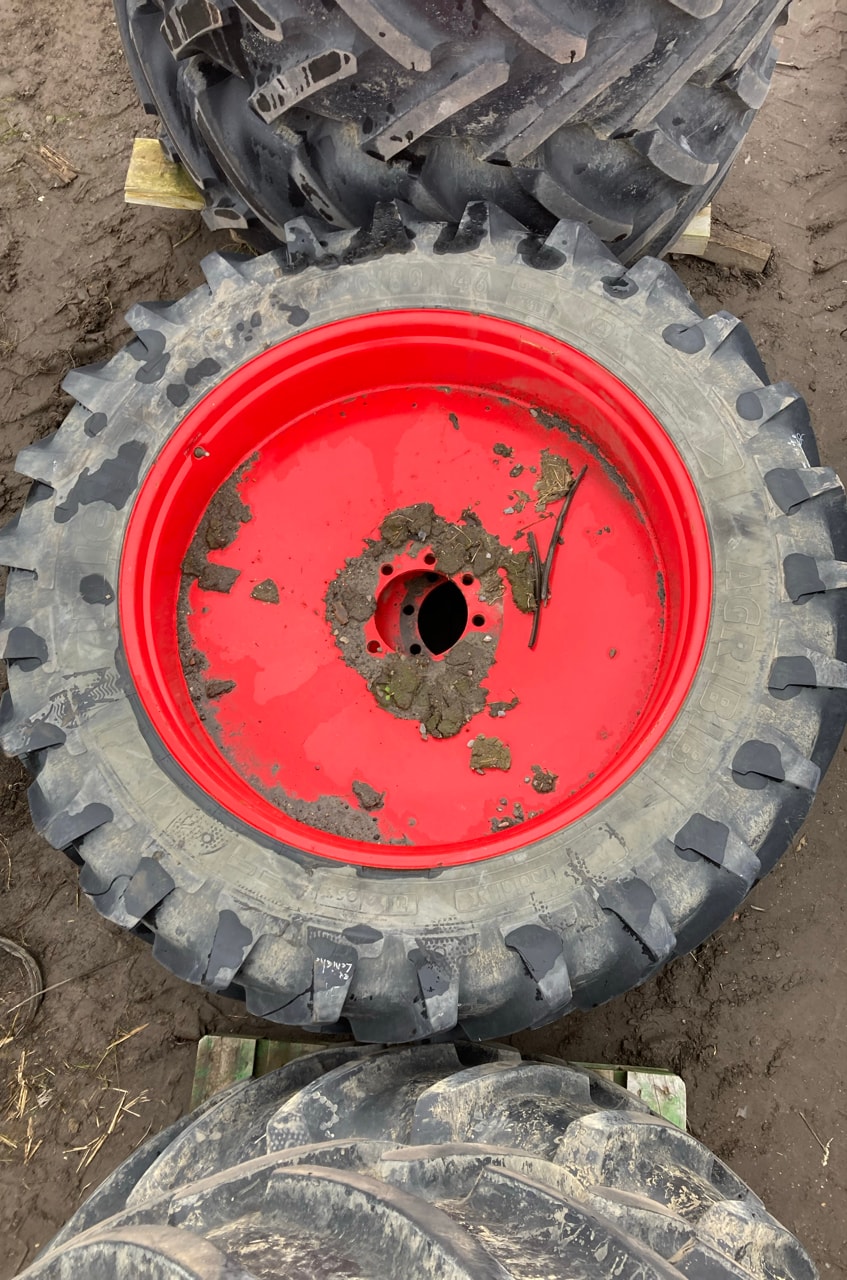 Pneumatique MICHELIN 420/80R46 Agribib + 16.9r28 agribib  - photo slide 2