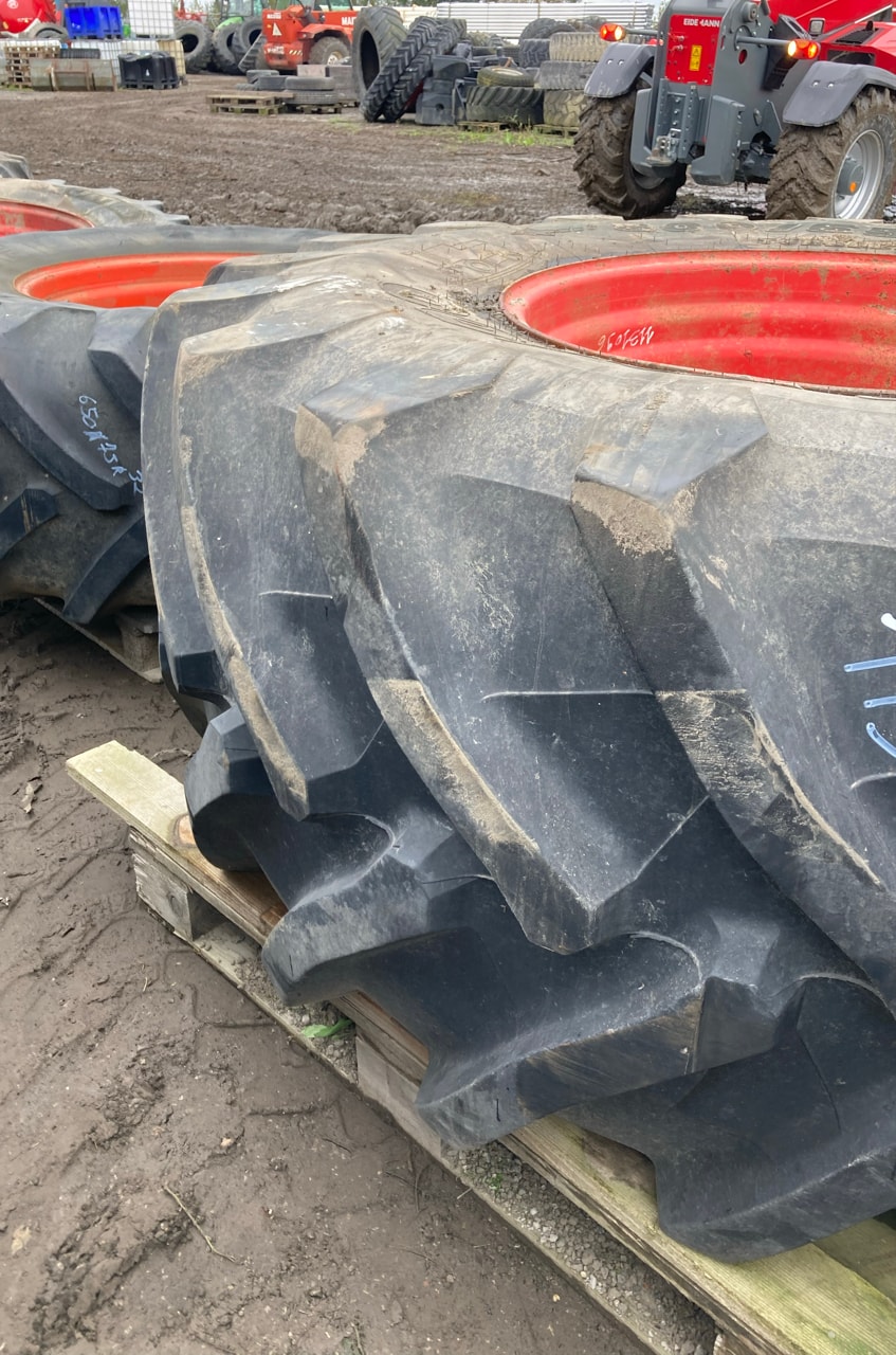 Pneumatique TRELLEBORG 800/65R32 TM2000 - photo slide 1