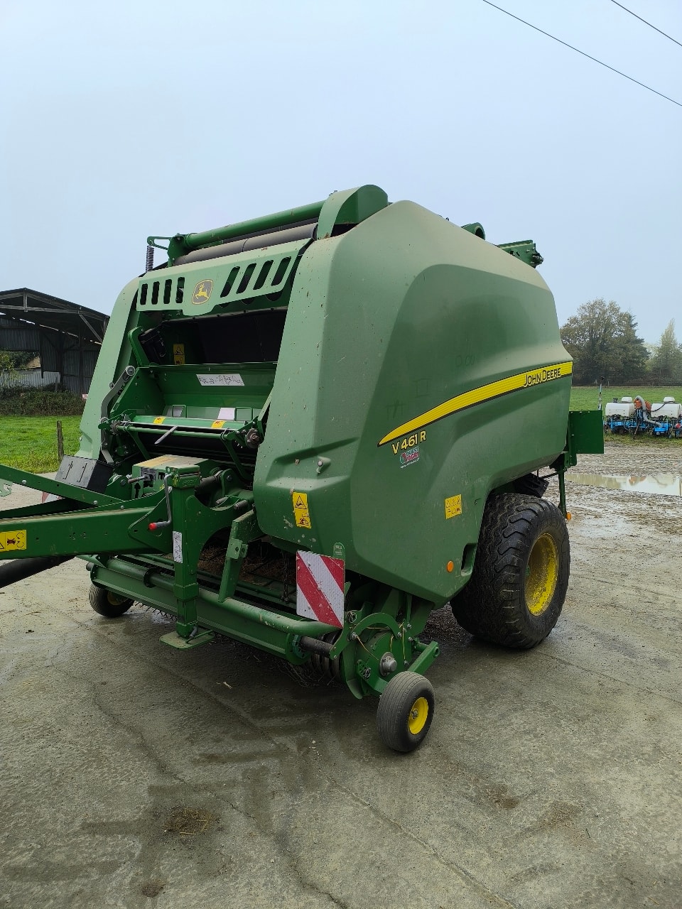 Presse balles rondes JOHN DEERE V461R - photo slide 1