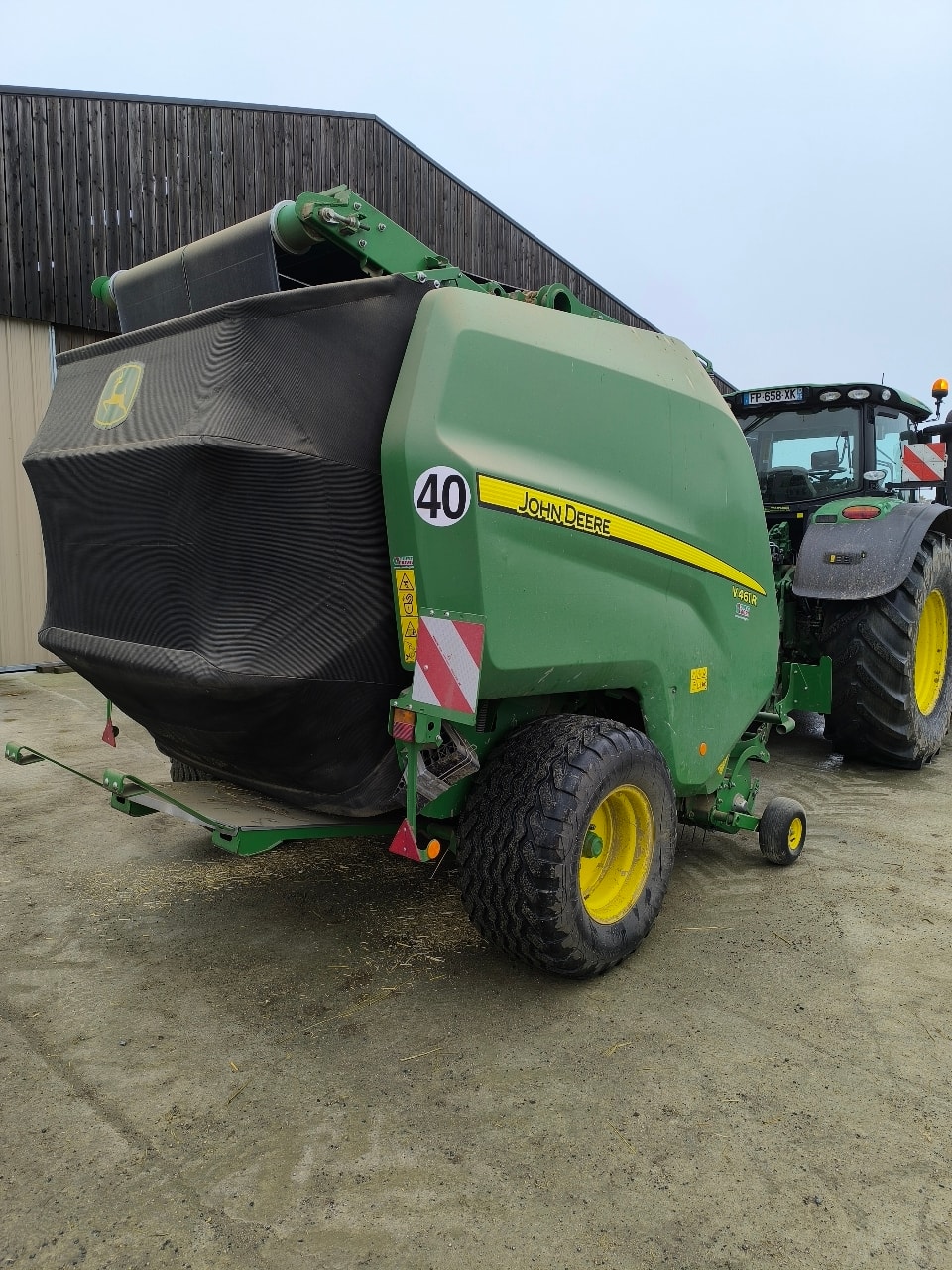 Presse balles rondes JOHN DEERE V461R - photo slide 3
