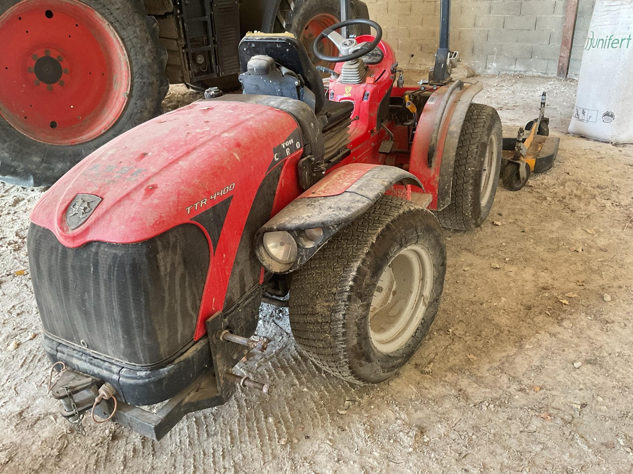 Tracteur etroit CARRARO TTR4400 - photo slide 1