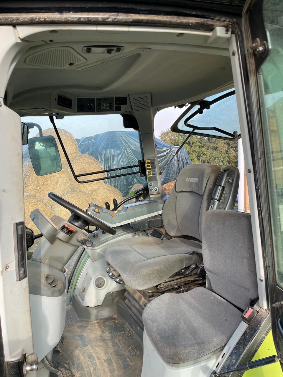 Tracteur CLAAS ARION 640 - photo slide 4