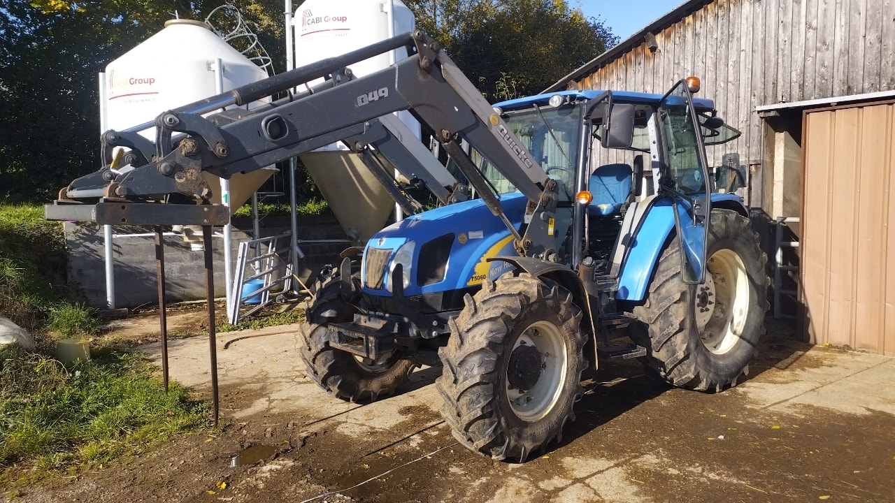 Tracteur NEW HOLLAND T5060 - photo slide 1