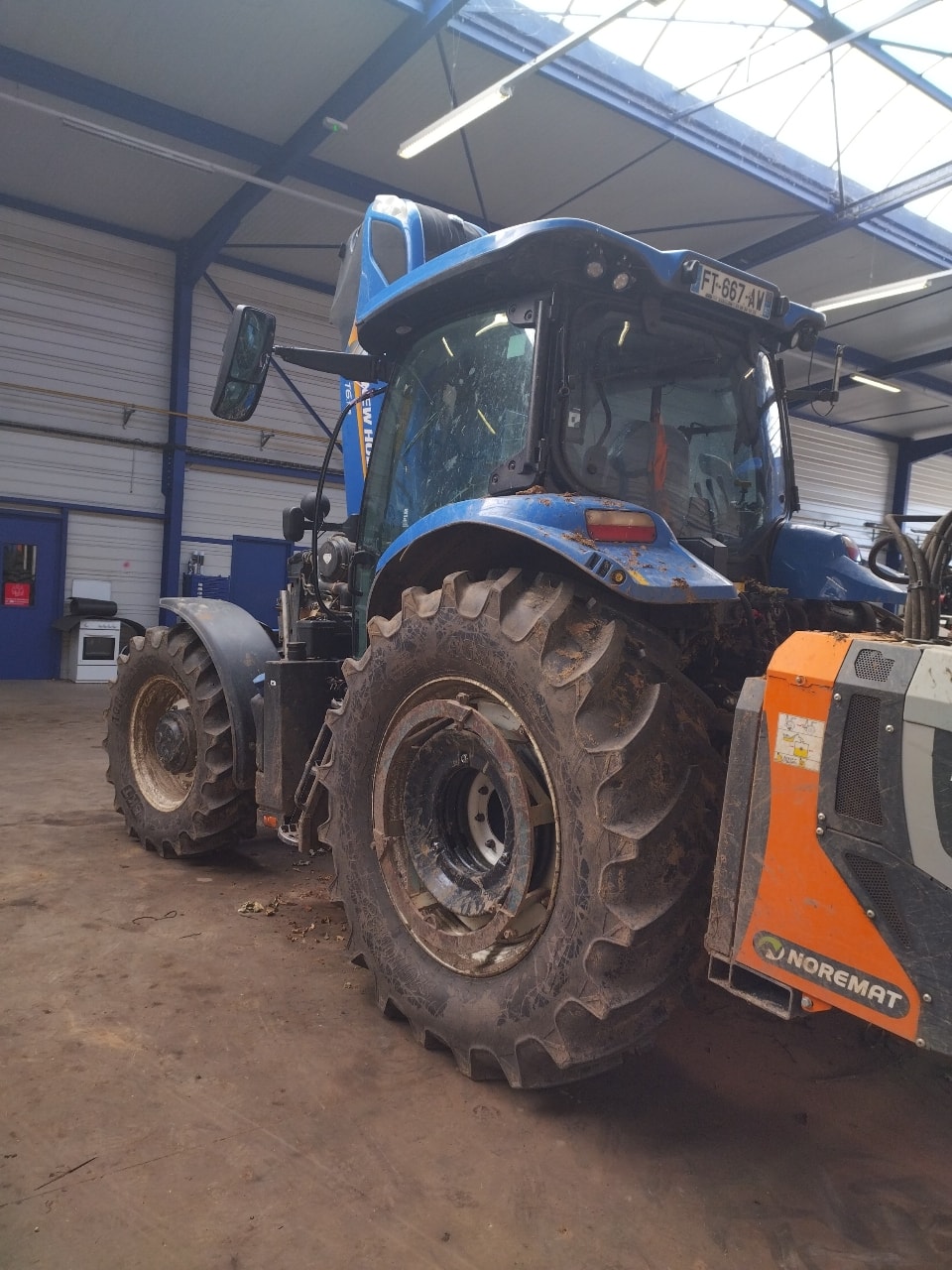 Tracteur NEW HOLLAND T6.145 DCT  - photo slide 8