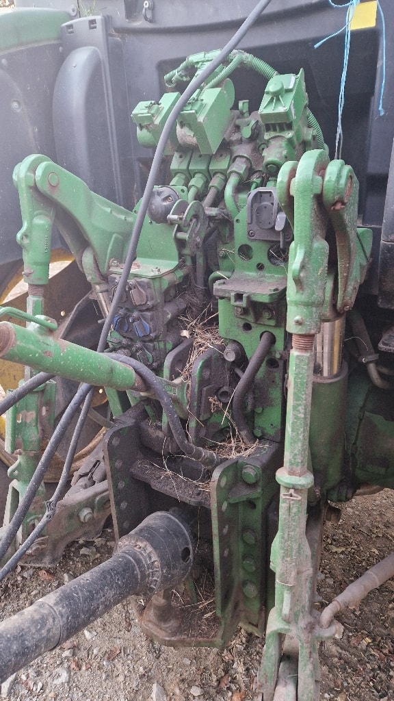 Tracteur JOHN DEERE 6110R - photo slide 12