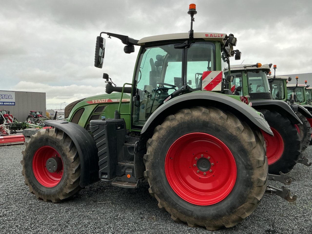 Tracteur FENDT 714 VARIO PROFI - photo slide 3