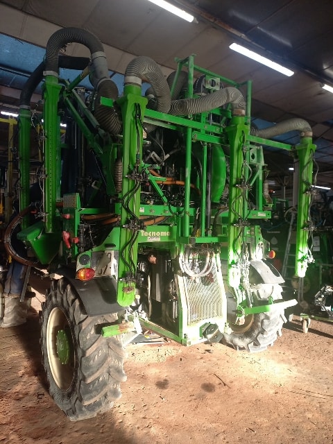 Tracteur enjambeur TECNOMA T140 - photo slide 8